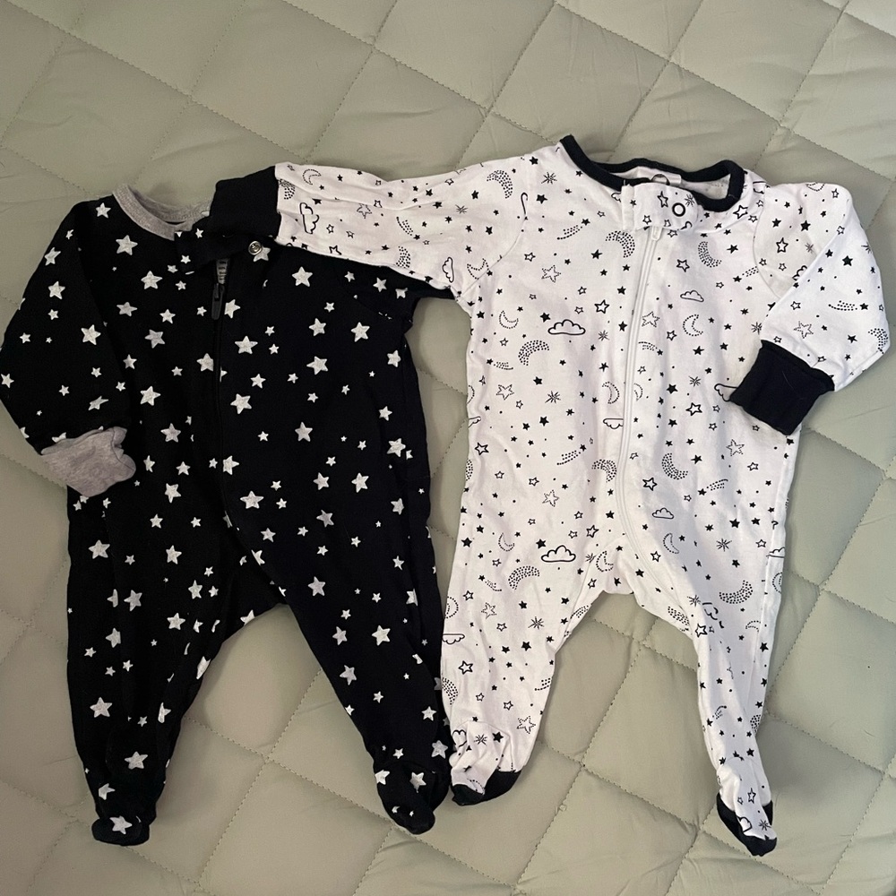 Lot of 2 Footie Pajamas by Gerber ⭐️ 🌙 Size Preemie